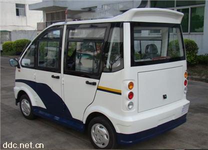  凯驰带车门4座蓝白色电动巡逻车